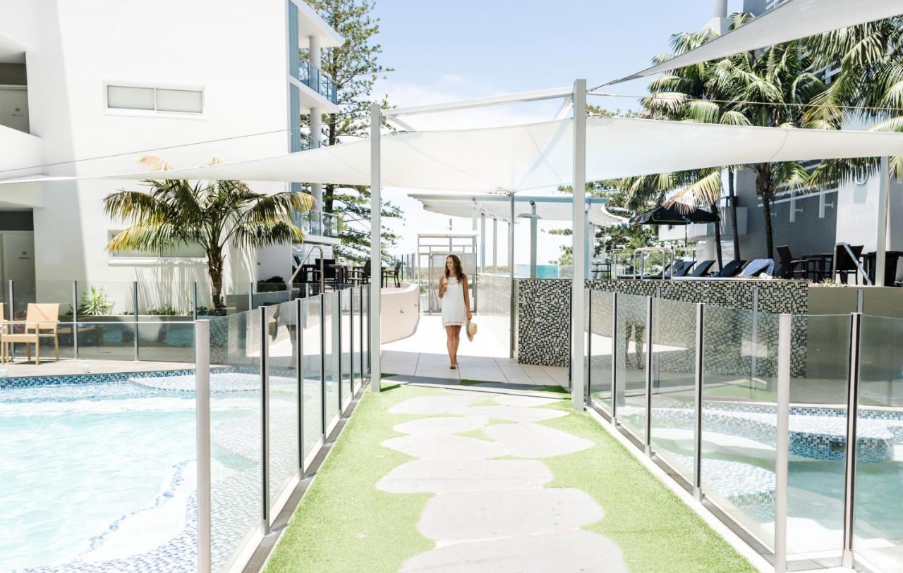Rumba Beach Resort Caloundra Exteriér fotografie The pool deck at The Star Gold Coast